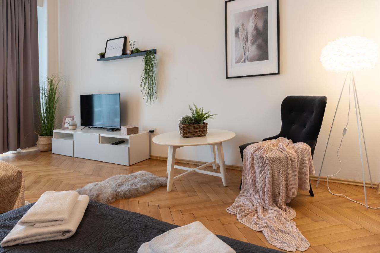 Luxury Apartment In Prime Location Прага Екстер'єр фото