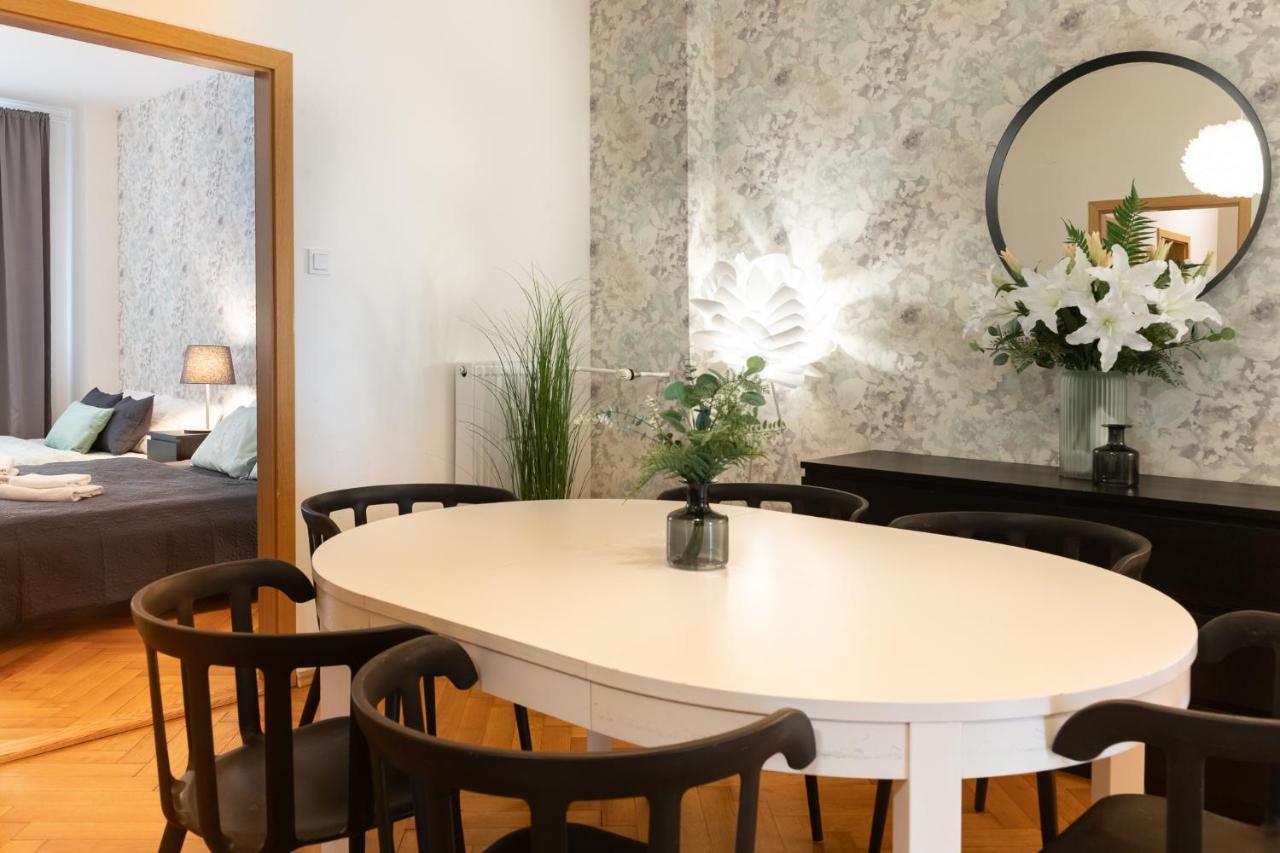 Luxury Apartment In Prime Location Прага Екстер'єр фото