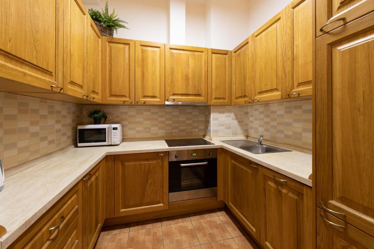 Luxury Apartment In Prime Location Прага Екстер'єр фото