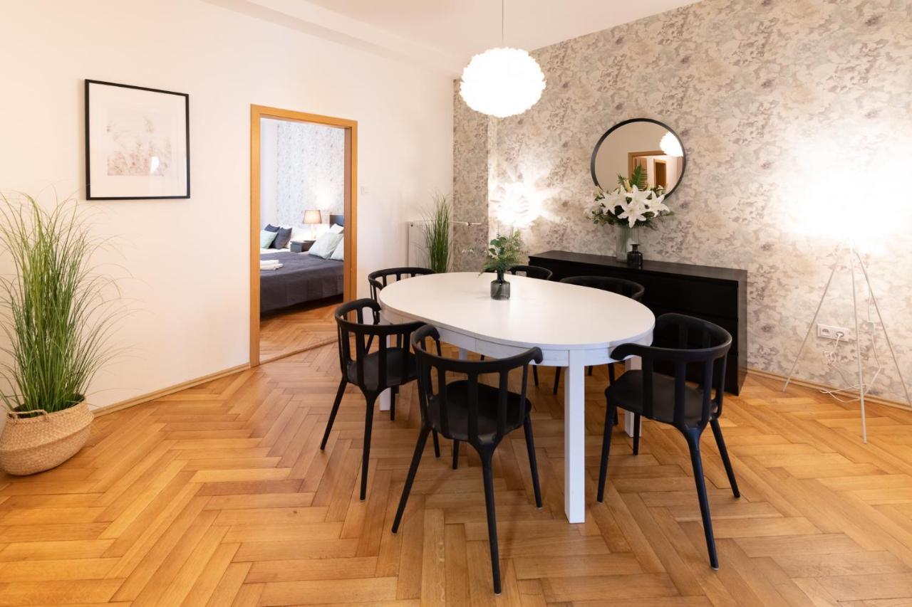 Luxury Apartment In Prime Location Прага Екстер'єр фото
