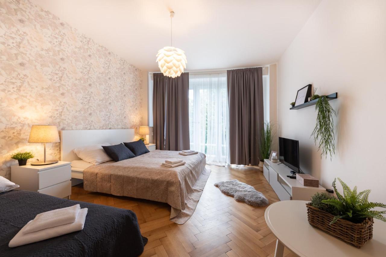 Luxury Apartment In Prime Location Прага Екстер'єр фото