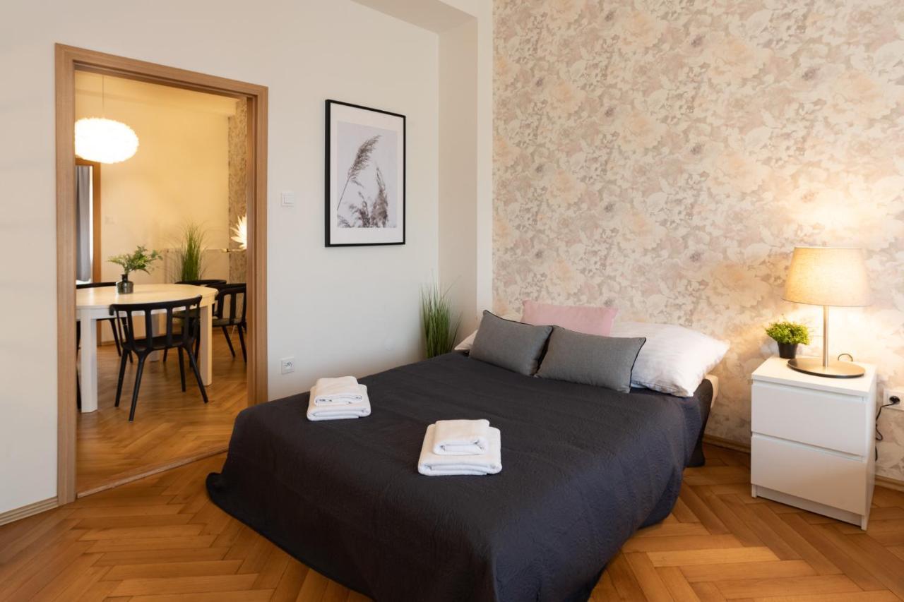 Luxury Apartment In Prime Location Прага Екстер'єр фото