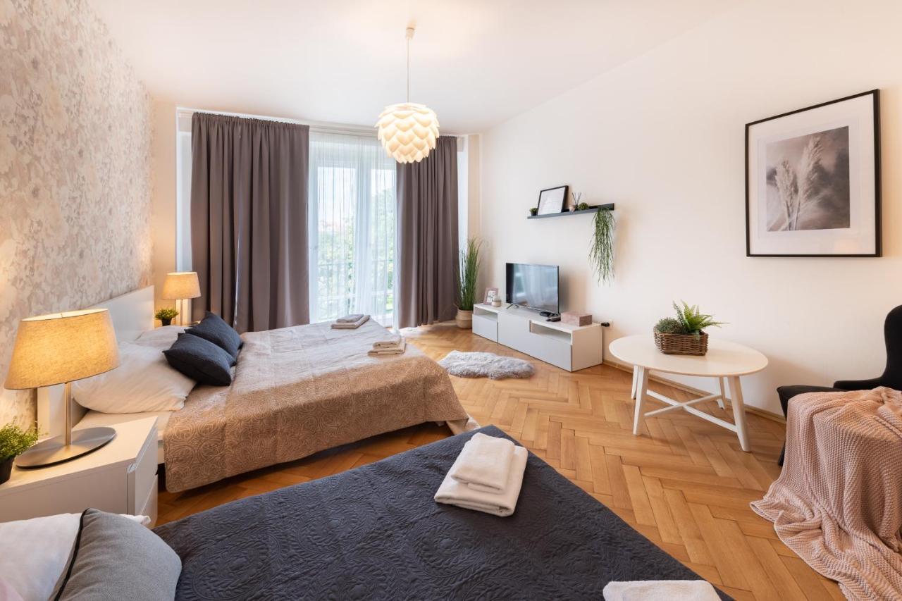 Luxury Apartment In Prime Location Прага Екстер'єр фото