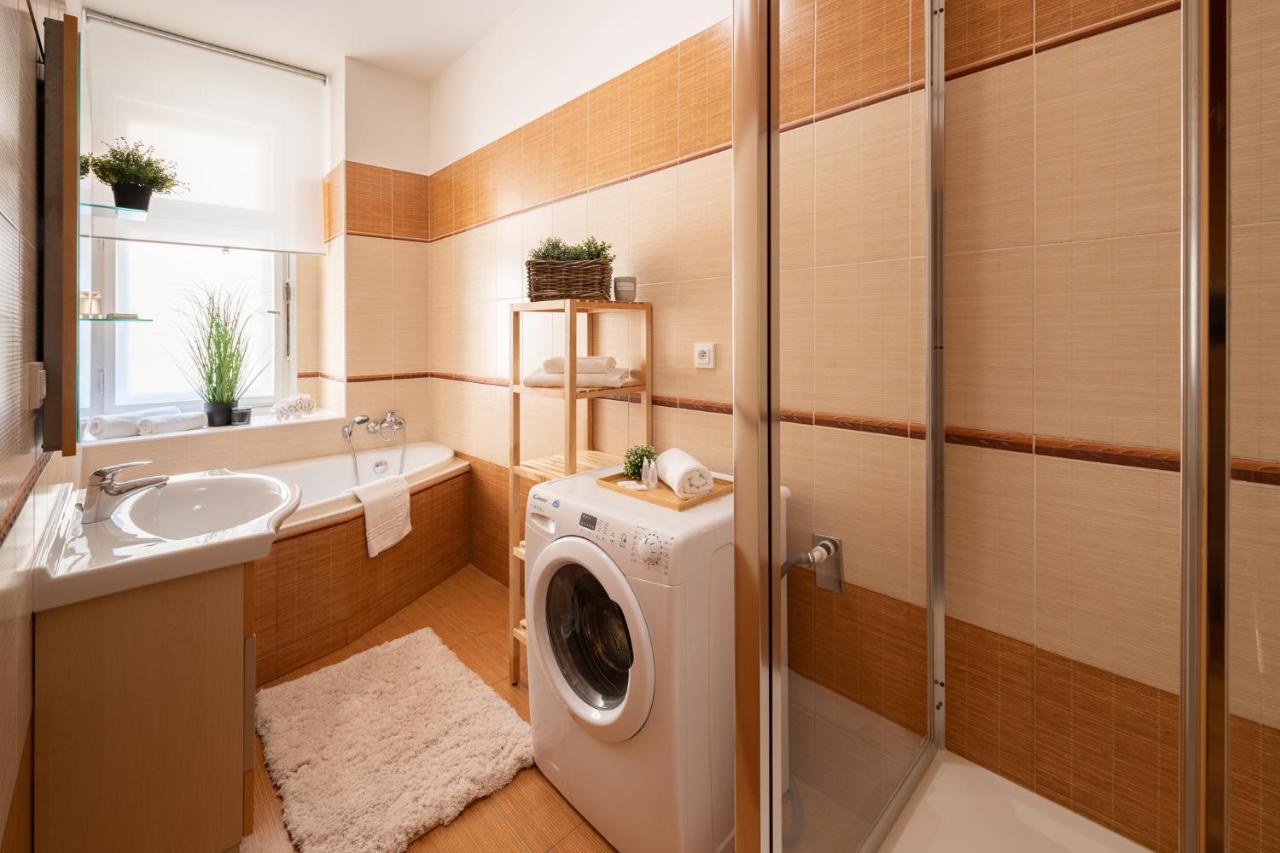 Luxury Apartment In Prime Location Прага Екстер'єр фото